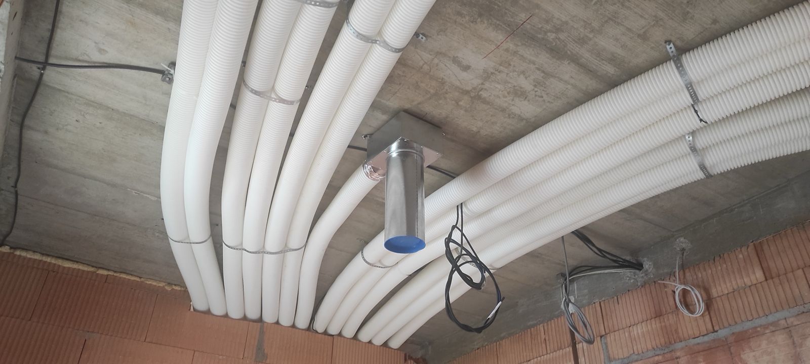 Inštalácia ventilátora a potrubia vzduchotechniky v prevádzke v Nitre